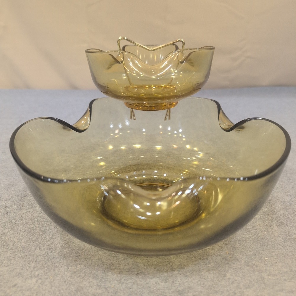 Vintage MCM Smoked Olive Green Glass Ruffled Chip and Dip Set with Metal Bracket - Picture 2 of 8
